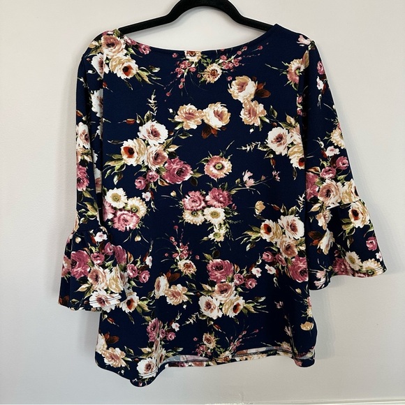 Green Envelope Women’s 3/4 Ruffle Sleeve Scoop Neck Floral Top Sz 1X GUC - Picture 7 of 7